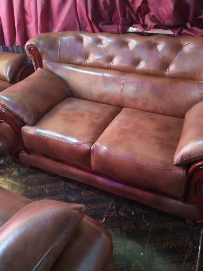 Elegant Couch both stylish and comfortable Sofa with Sophisticated and highly customizable on a cheap price